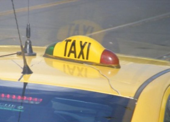 Turoperatorii vor taximetre monitorizate, pentru siguranţa turiştilor